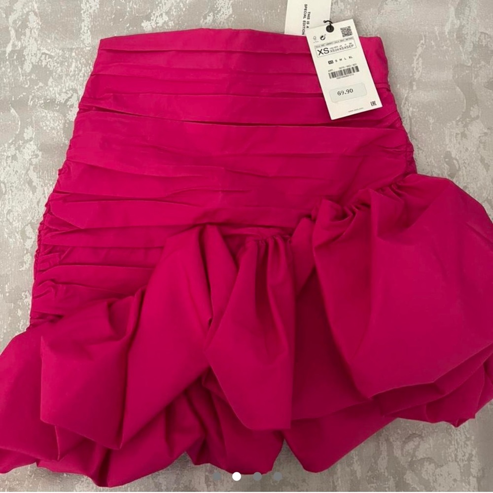 Brand new Pink Zara Skirt size XS